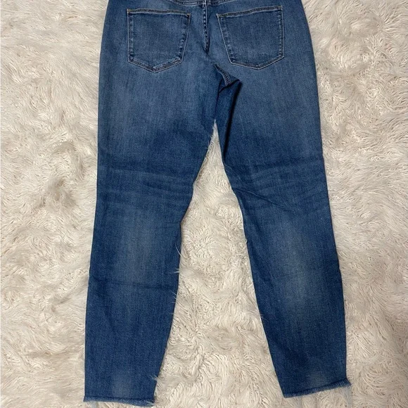 Universal Thread Blue Ankle Cropped Jeans - Picture 5 of 8